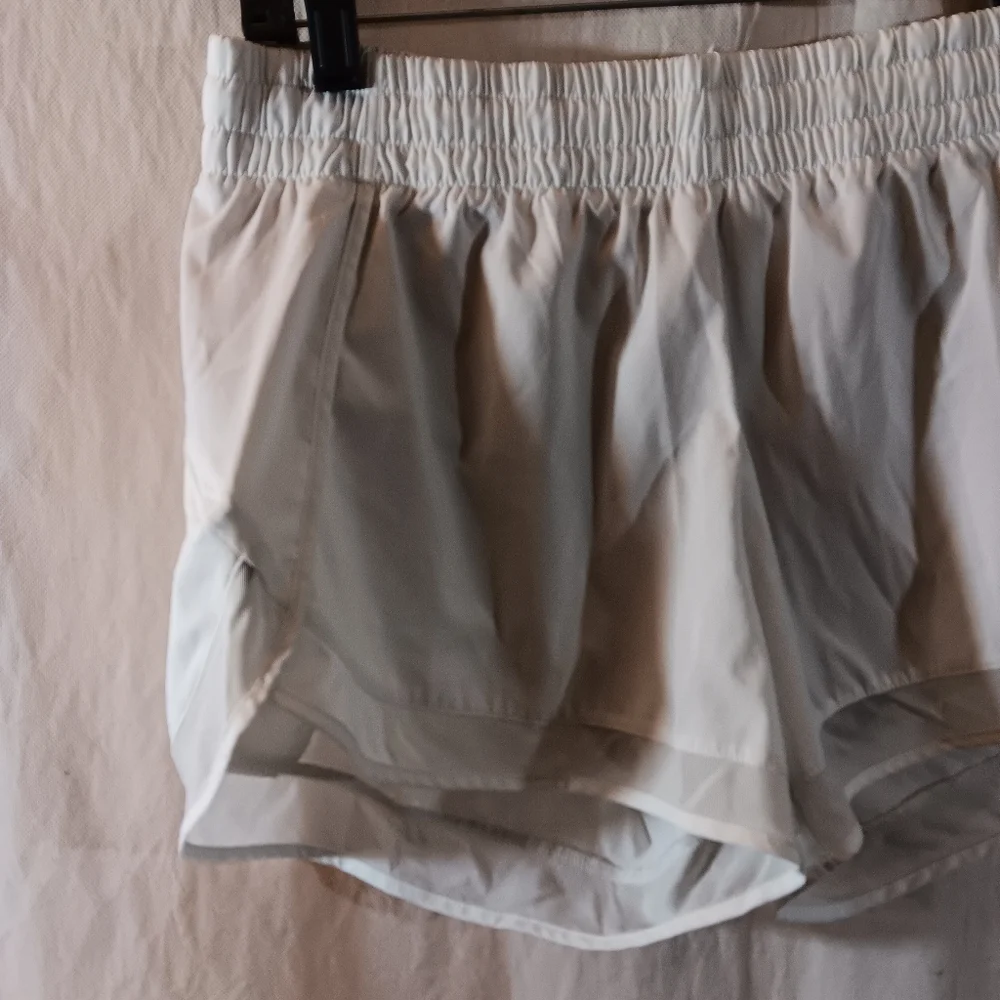 Athleta Womens Medium White Short Mesh Racer Run Mid Rise 4 inch Briefs Lining